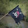 Fun Express – Creepy Cloth Pirate Flag for Halloween – Party Decor – General Decor – Flags – Halloween – 1 Piece