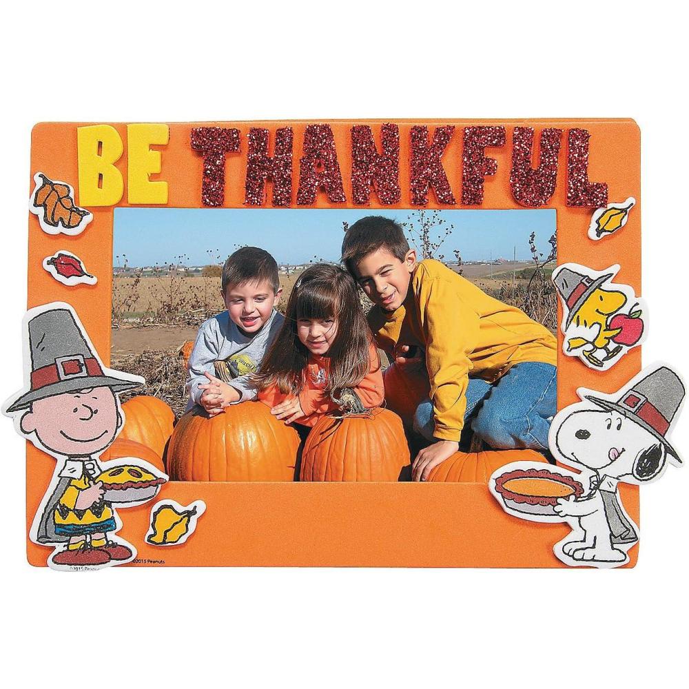 imageFun Express Peanuts Charlie Brown ampamp Snoopy Thanksgiving Picture Frame Magnet Craft Kit  Makes 12