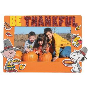 Fun Express Peanuts Charlie Brown & Snoopy Thanksgiving Picture Frame Magnet Craft Kit – Makes 12
