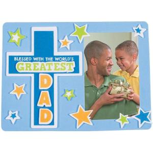 Fun Express Religious Father‘s Day Picture Frame Magnet Craft Kit – Makes 12 – DIY Craft Gifts for Kids, Sunday School Activities