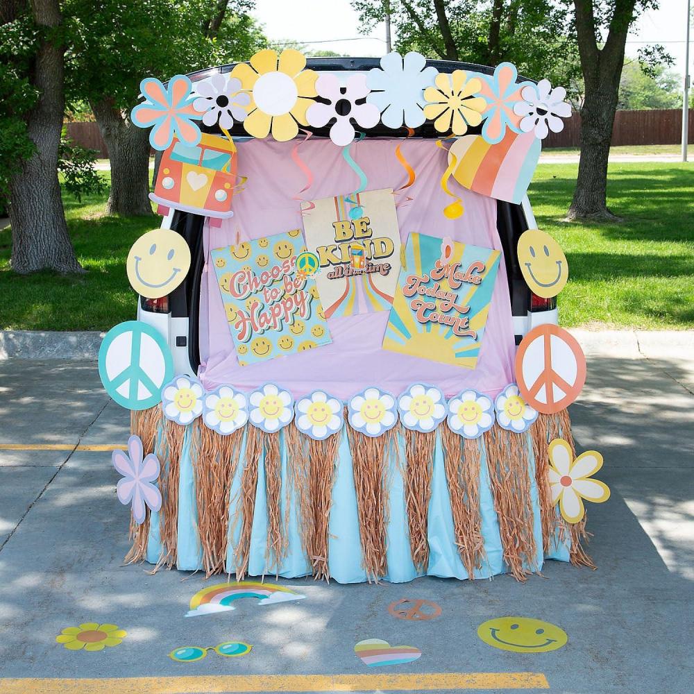 imageFun Express Groovy TrunkorTreat Decorating Kit  56 Pieces