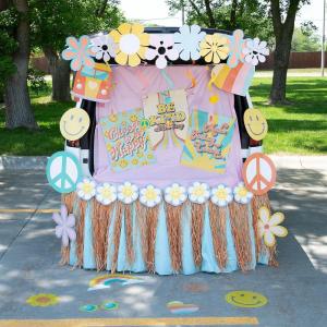 Fun Express Groovy Trunk-or-Treat Decorating Kit – 56 Pieces