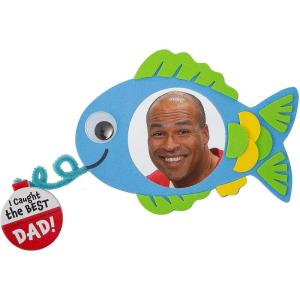 Fun Express 8 1/2″ x 4 3/4″ Father’s Day Fish Photo Frame Magnet Foam Craft Kit – Makes 12