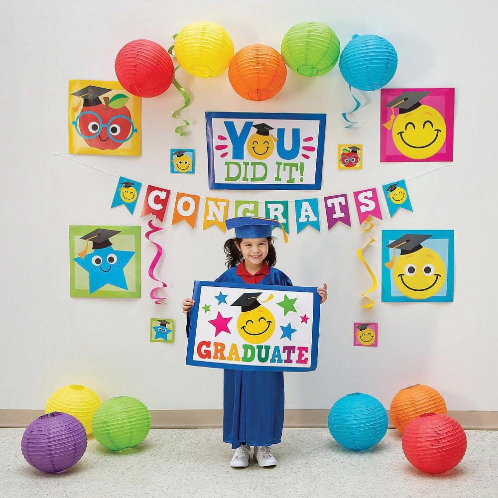 image:imageElementary Graduation Decorating Kit 31 Pieces