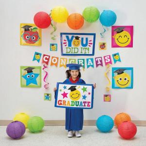 Elementary Graduation Decorating Kit 31 Pieces