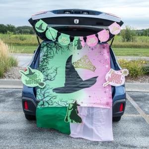 Fun Express Good Witch or Bad Witch Trunk-or-Treat Decorating Kit – 7 Pieces