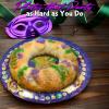 Fun Express Mardi Gras Paper Dinner Plates – Disposable Party Supplies – (set of 8)