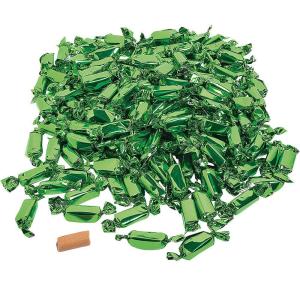 Fun Express – Green Foil Wrapped Caramels (2lbs) for Wedding – Edibles – Soft & Chewy Candy – Caramel & Licorice – 100 Pieces