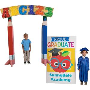 Fun Express Personalized Elementary Graduation Arch and Sign Stand-Up Kit – 2 Pieces